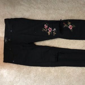 Black Flower Embroidered Slim/Skinny Jeans
